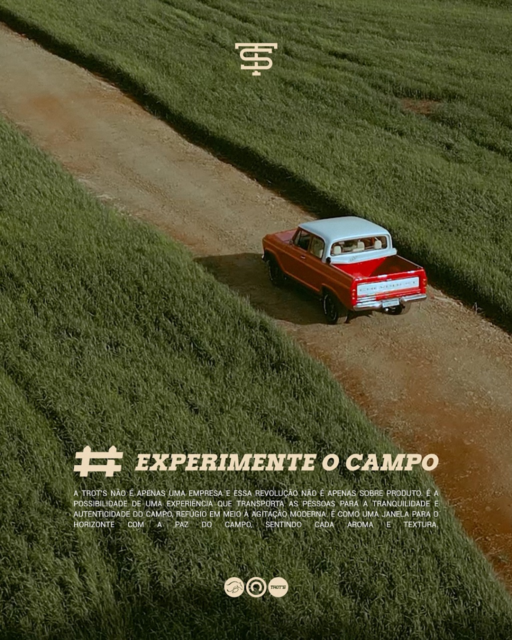 Picape clássica em estrada de terra em meio a plantação, campanha Trot's Experimente o Campo